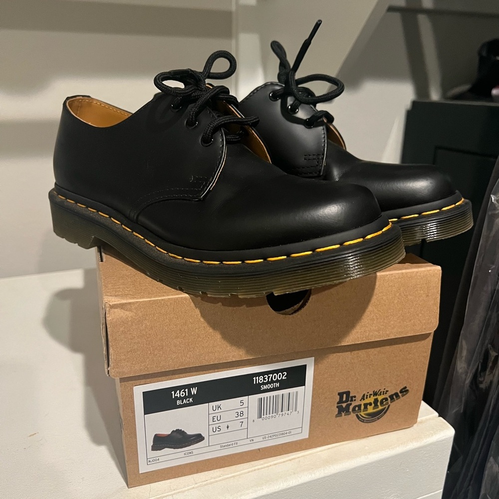 Dr Martens 1461 W black size US 7. BRAND NEW